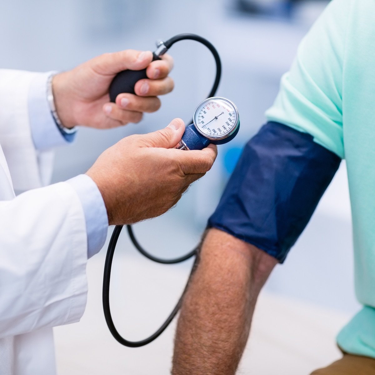 Heart Health Guide: Symptoms, Prevention and Treatment for a Healthy Life  🔹 Meta Description: